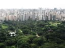 Vista aérea de Goiânia com o zoológico em primeiro plano