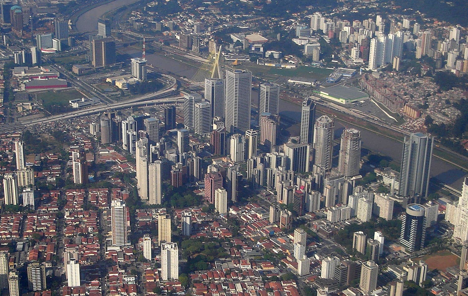 Vista aérea do Itaim Bibi, bairro de negócios de São Paulo